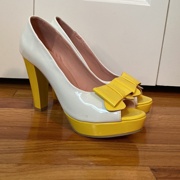White and Yellow Heels with Cute Bow! - Picture 2 of 7